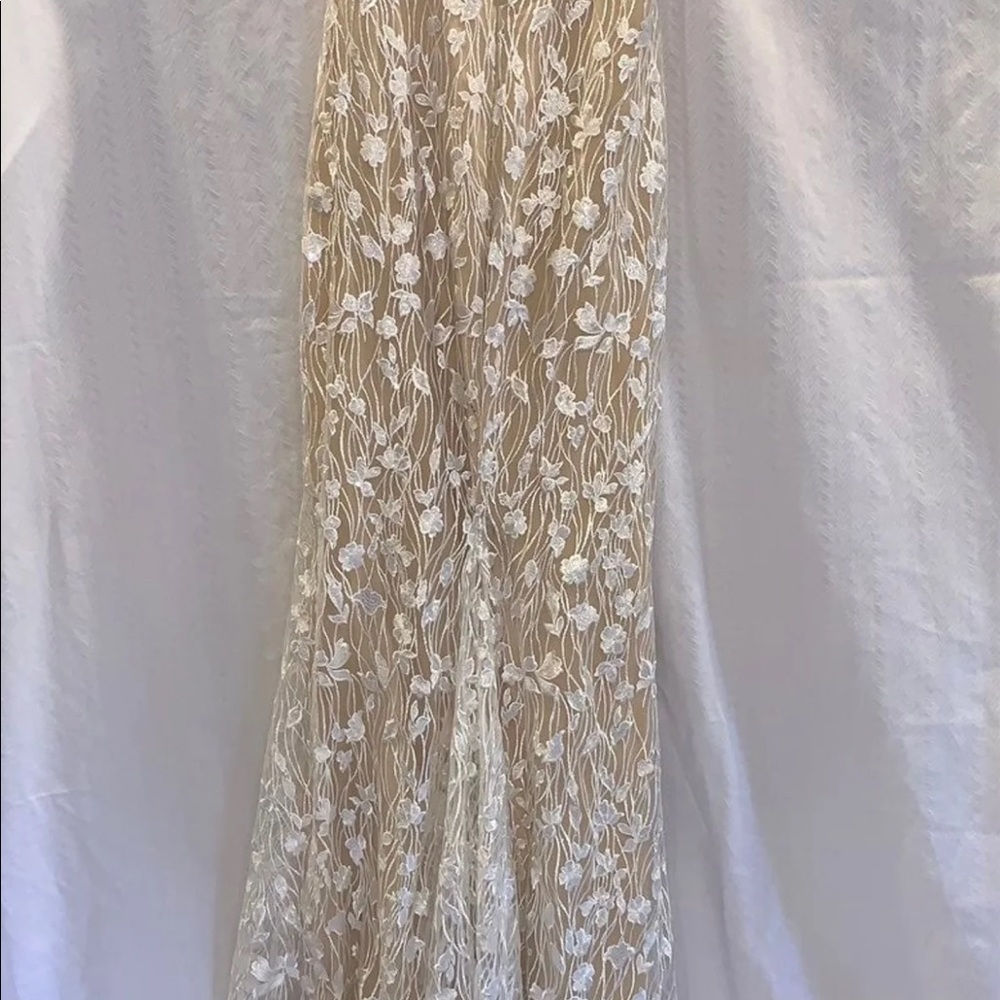 Simply Bridal Wedding dress/gown - Picture 3 of 3